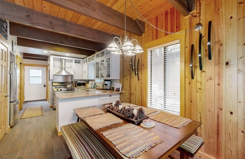 Incline Village Cabin | Classic Tahoe escape w/private deck, gas grill, walk to golf course
