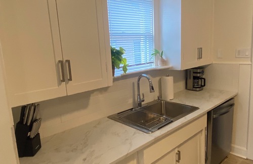 Hancock House | Classic Updated UT/Hancock Home - Minutes from Campus & Downtownn