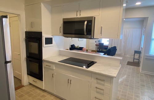 Hancock House | Classic Updated UT/Hancock Home - Minutes from Campus & Downtownn