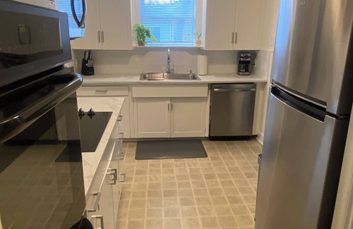 Hancock House | Classic Updated UT/Hancock Home - Minutes from Campus & Downtownn