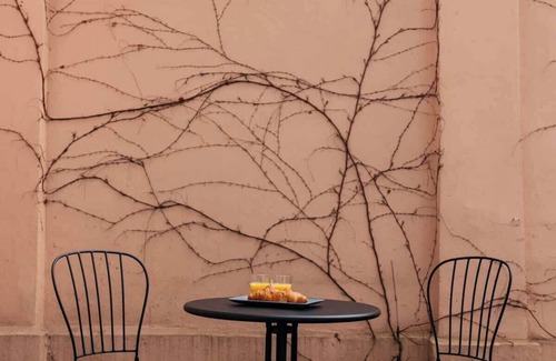 Kleparz Apartment | Classical studio with unique works of art