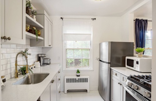East Central Apartment | Classy 1BD near U of U - 1 mile/fast WI-FI