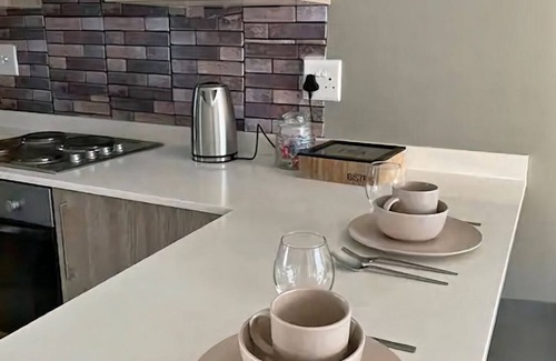 Greater Johannesburg Metropolitan Area Apartment | Classy 2 bedroom/2 bathroom high security apartment with uncapped wi-fi