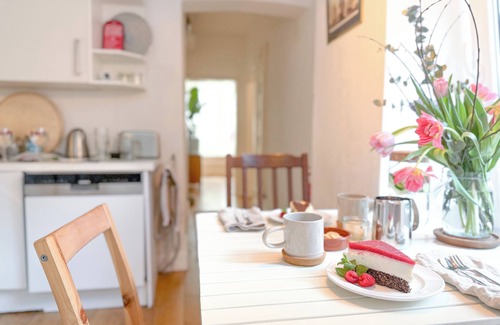 Ottensen Apartment | Classy & cozy apartment in the best neighbourhood - family-friendly and central