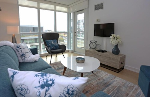 CityPlace Apartment | Classy DT 2 bdrm+den condo
