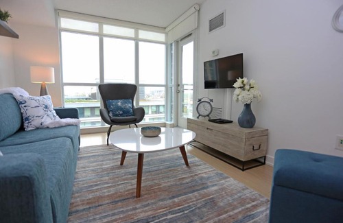 CityPlace Apartment | Classy DT 2 bdrm+den condo