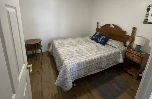 Romulus Apartment | CLASSY & ECONOMICAL lower 2BR unit at lakeside on SENECA’s EASTSIDE