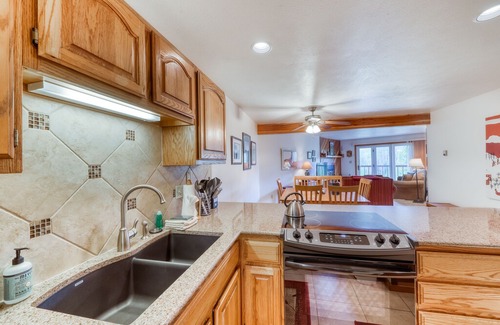 Wildernest Condo | Classy, family-friendly home with mountain views & shared pool and hot tub