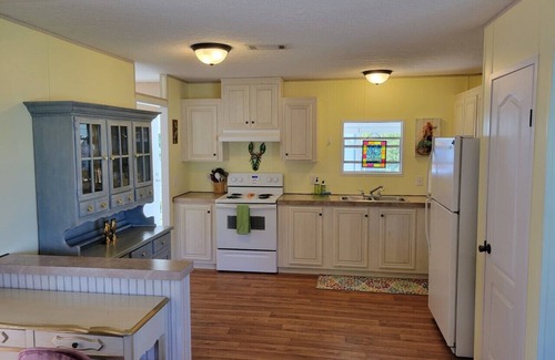 Edgewater House | Clean and Bright Indian River Intracoastal Home Near New Smyrna Beach