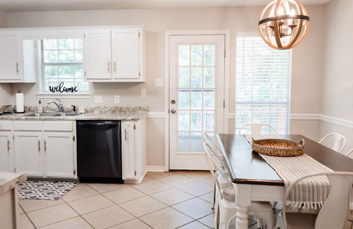 Daphne House | CLEAN and COMFY 3br/2ba home in Daphne, Near I-10, Mobile, Fairhope, Beaches!