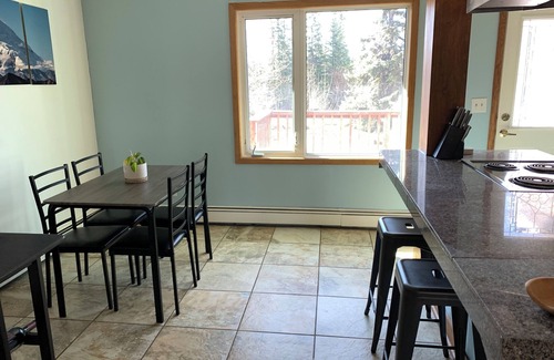 College House | Clean and Comfy House in great Fairbanks location