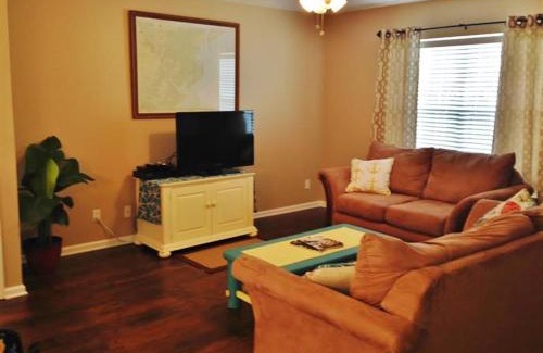 Whitemarsh Island House | Clean and Cozy Savannah House Near Tybee Beaches!
