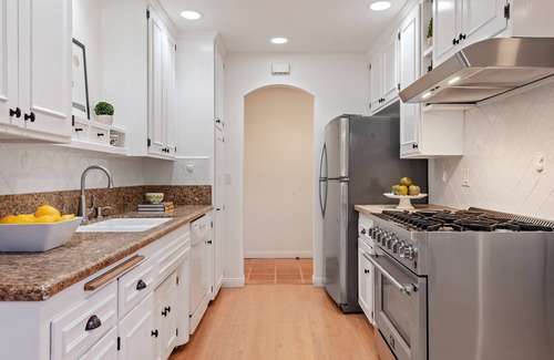 West Mesa House | Clean and fresh Mesa Home with Spa, Close to Beach!