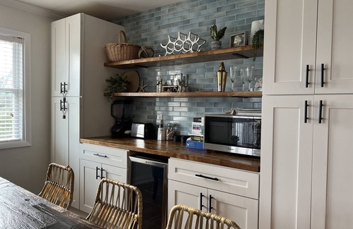 Colington Harbour Cottage | Clean and inviting Canal Front Cottage