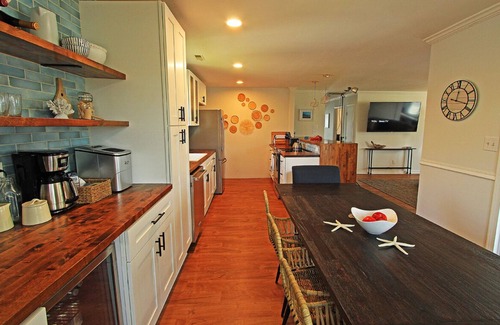 Colington Harbour Cottage | Clean and inviting Canal Front Cottage