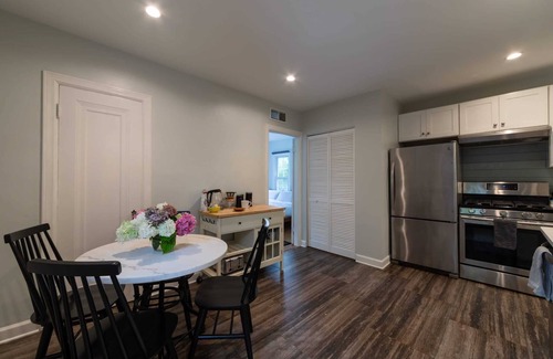 Lower Burns Park Apartment | Clean and Quiet 4 bedroom Flat near Downtown and Campus