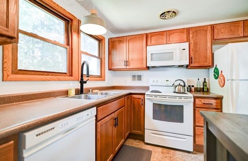 Verona Apartment | Clean and spacioius flat in great location near Epic and downtown Verona!