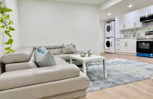 Whitby Apartment | Clean Basement Suite | 1BR + 1FWR +LR + Kitchen near Ontario Lake & Hwy 412/401