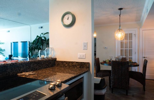 Pensacola Beach Condo | Clean, Comfortable and Cozy . Awesome view of the Gulf of Mexico #5G