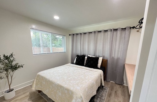Sumter House | Clean & Comfortable 3 BD 1.5BA Pool Table+Gym