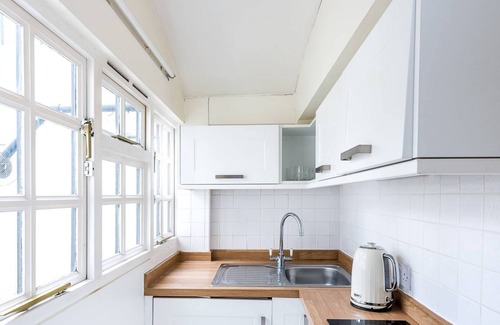 Churchill Apartment | Clean & Cosy Studio in Very Central London | 10-min walk to Victoria Station