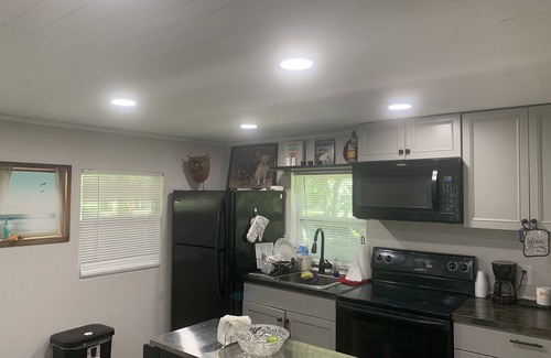 Palatka House | Clean & Cozy 2-bedroom with sleeper sofa, parking available for boats or RVs.
