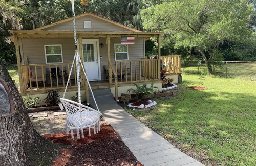 Palatka House | Clean & Cozy 2-bedroom with sleeper sofa, parking available for boats or RVs.