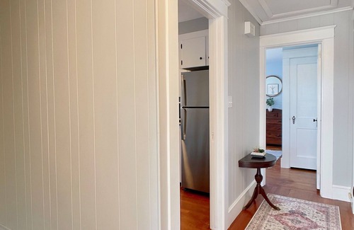 Newport East Apartment | Clean & Cozy 2Bed by the Beach & Newport