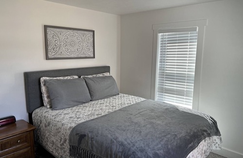 Johnston House | Clean & Cozy Family-Friendly Home Away From Home