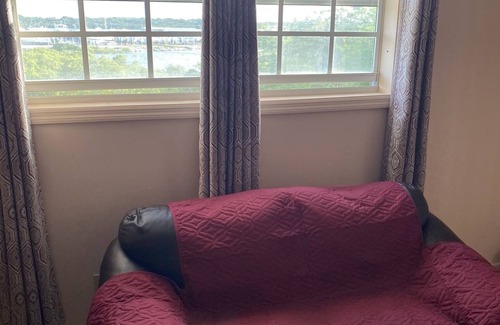 George Town House | Clean, cozy, quiet 2/1. Sleeps 2 guest only
