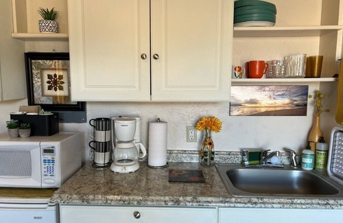 Boulder House | Clean, cozy studio nestled in the Grand -Staircase, near the Parks