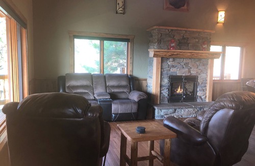Stevensville Cabin | Clean, @ End-of-the-Road, Peaceful and Relaxing