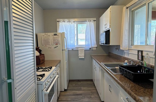 Gamaliel Cabin | Clean, Family/Pet Friendly Lake View, 2-Bdrm Cabin Near Several Marinas/launches