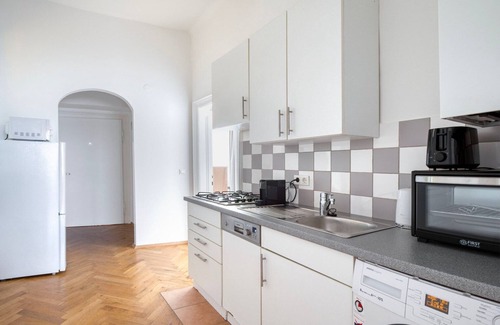 Weißgerber Apartment | Clean Landstraße 1BR w/Elevator, nr Restaurants, by Blueground
