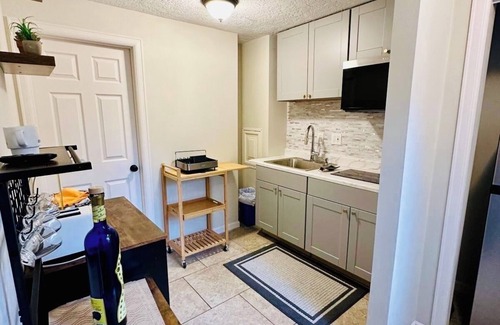Kerns Apartment | Clean, modern and cozy studio close from Intel and Amazon