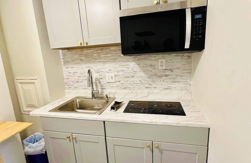 Kerns Apartment | Clean, modern and cozy studio close from Intel and Amazon