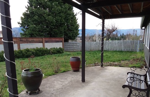Hood River House | Clean, peaceful and affordable home with jacuzzi, NOT A PARTY HOUSE