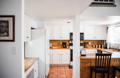 Chandler House | CLEAN, QUIET, PRIVATE 3BR, 3 bath, Loft, private pool