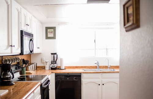 Chandler House | CLEAN, QUIET, PRIVATE 3BR, 3 bath, Loft, private pool