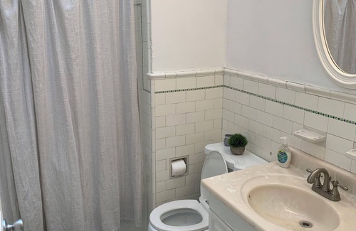 Yeadon Apartment | Clean1-bedroom apartment in Philadelphia with AC, WiFi