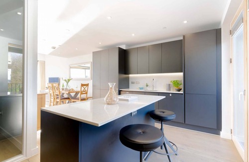 Hayle House | Clearwater House - sleeps 6 guests in 3 bedrooms