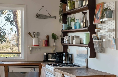 Flinders House | Cleversley Cottage - Ocean Views, Pets, Golf