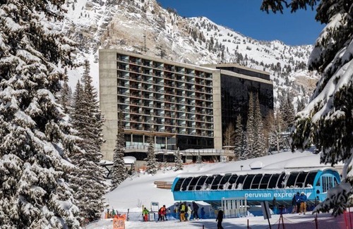 Salt Lake Mountain Resorts Condo | Cliff Lodge Snowbird King BDRM w/Sofabed 3/4th to 3/8th ski in/ski out sleeps 4