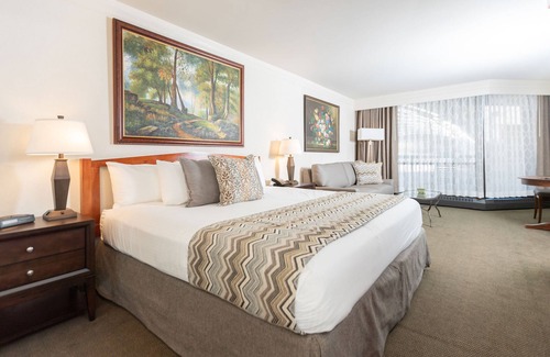Salt Lake Mountain Resorts Condo | Cliff Lodge Snowbird King BDRM w/Sofabed 3/4th to 3/8th ski in/ski out sleeps 4