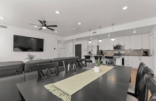 St. George Condo | Cliff Side Retreat: Resort Indoor/Outdoor Pool, Basketball + Pickleball