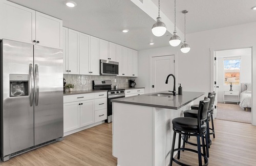 St. George Condo | Cliff Side Retreat: Resort Indoor/Outdoor Pool, Basketball + Pickleball