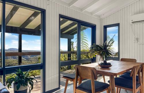 Wentworth Falls Ski Chalet | Clifftop cottage escape with breathtaking views