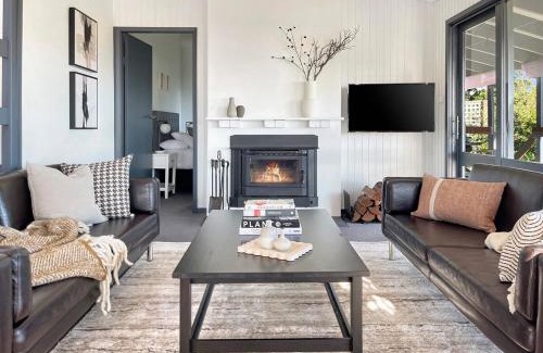 Wentworth Falls Ski Chalet | Clifftop cottage escape with breathtaking views