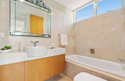 Vaucluse Apartment | Clifftop Oasis with Breathtaking Views
