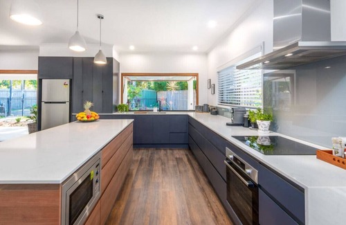 Clifton Beach House | Clifton Cove Cairns Paradise- Stylish Tropical Retreat Near Clifton Beach & Palm Cove
